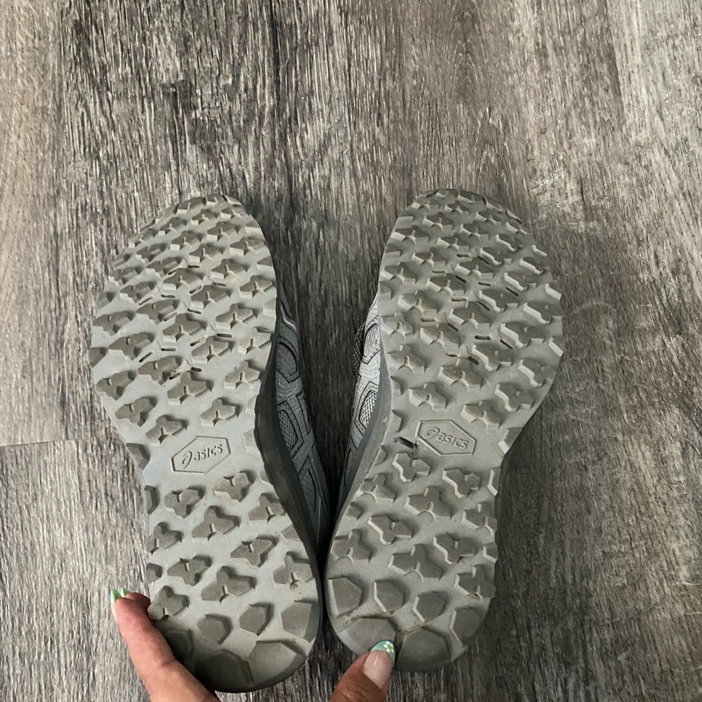 ASICS Shoes - Picture 5 of 5